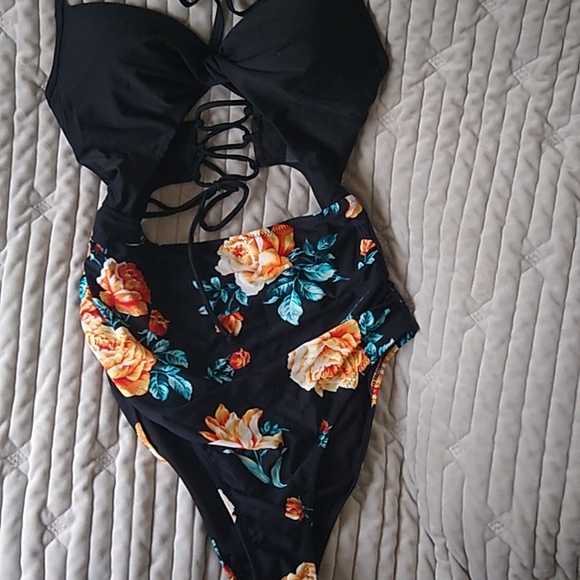 Swimsuit One Piece women's size small NWOT - Picture 4 of 5
